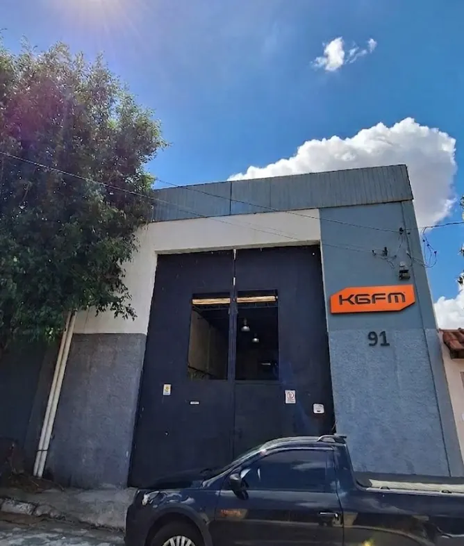 Fachada da fábrica e escritório de projetos da KGFM em Guarulhos
